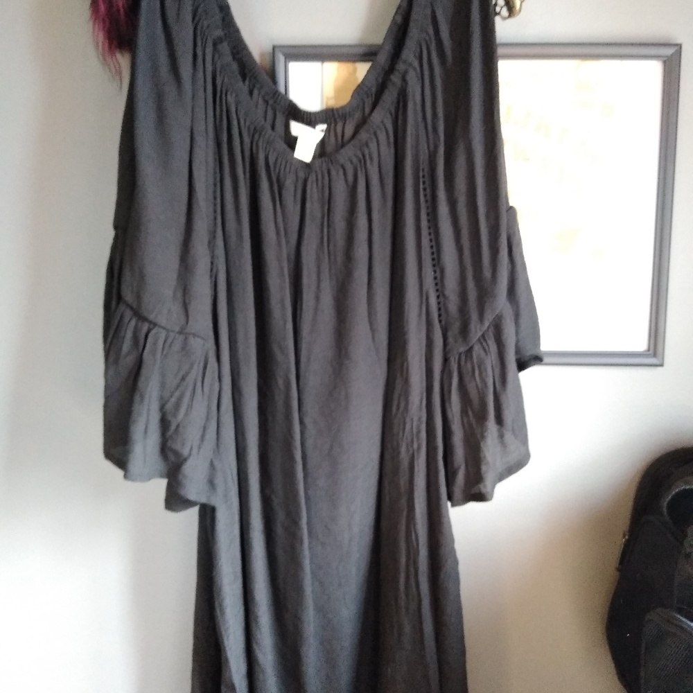 Black elbow length Bell sleeve top